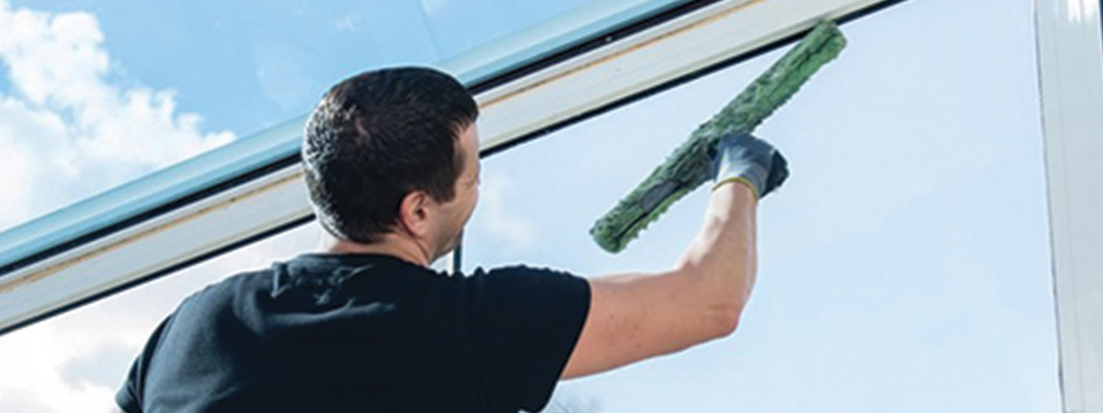 How to Clean Windows Without Streaks